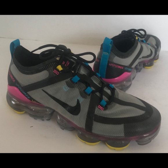 nike water resistant sneakers